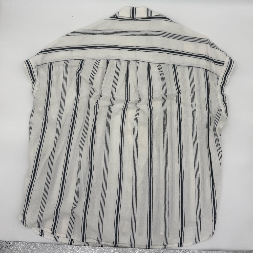 Madewell Women's Blue and White Striped Button Down Shirt - Picture 2 of 4